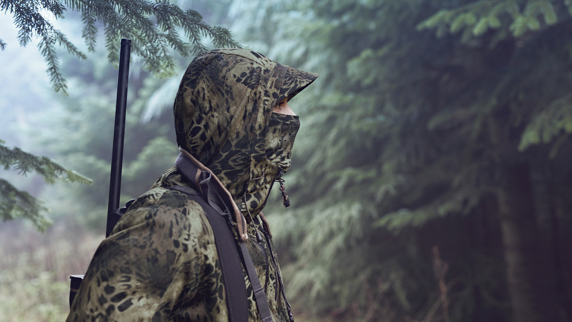 En jæger med camouflage